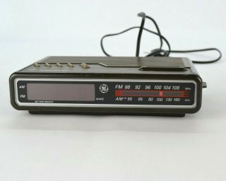 Vintage Ge General Electric Digital Alarm Clock Radio Woodgrain Model 7 - 4612b