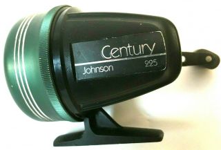 Vintage Johnson Century 225 Fishing Reel Made In U.  S.  A Green And Black A1
