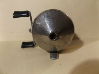 Vintage Zebco - Early Model 33 - Spinner Fishing Reel