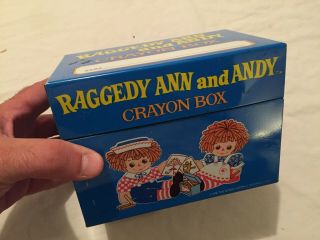 Vintage 1974 Chein Raggedy Ann And Andy Metal Tin Crayon Craft Box Toy