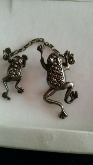 Antique /vintage Silver Frogs Mother And Baby Brooch