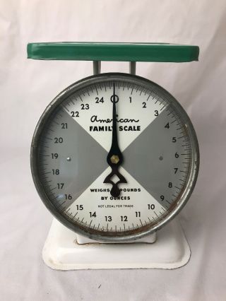 Vintage American Family Kitchen Scale Weighs To 25lbs Green & White Metal