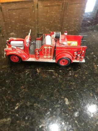 1941 Gmc Fire Truck Dearboro 1/32 Scale Diecast Car By Signature Models 32348r