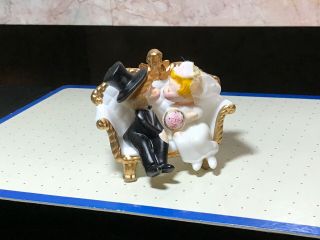Vintage Wilton Wedding Cake Topper Bride & Groom Kissing Couch - D - 70 2