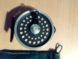 vintage ORVIS MAGNALITE FLY FISHING REEL,  British made and IV on bottom 2