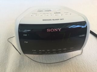 Sony Dream Machine Vintage Alarm Clock Am/fm Radio Electronic Icf - C112 White Vtg