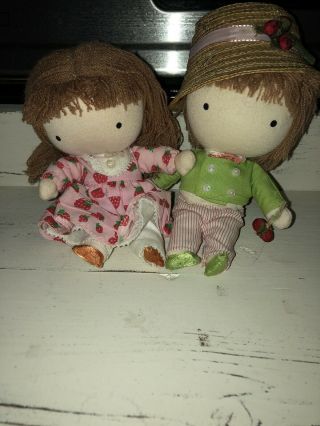 Vintage 1975 Joan Walsh Anglund Boy And Girl 6 " Pocket Dolls In Strawberry