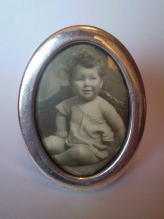 Vintage Solid Silver Oval Photo Frame.  By R.  Carr.  7 X 5.  5 Cm Approx
