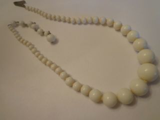 Antique Art Deco White Milk Glass Necklace 16 In