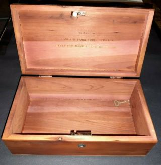 Vintage Small Lane Cedar Jewelry Box with Key Rosen ' s Furniture Co Berwick PA 2