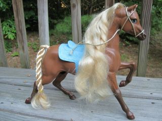 Barbie Horse Vintage 1990s,  Saddle,  Bridle,  Horseshoes,  Brush,  Orig Twist Tail