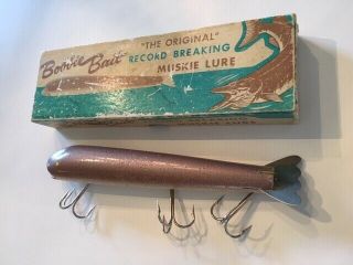 Vintage Bobbie Bait Muskie Lure with paper and complete box 4