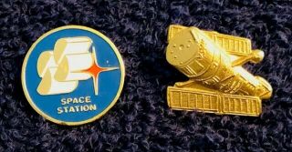 2 Lapel Pins - Nasa Space Station - Lockheed & Rockwell International - Vintage