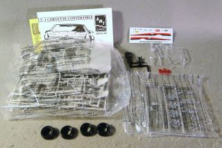 AMT Ertl 1/25 Chevrolet Corvette Convertible Vintage Plastic Model Kit 2