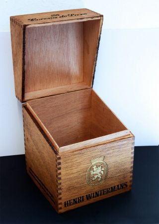 Lovely Vintage Wooden Cigar Box with Hinged Lid - Henri Wintermans.  Corona 2
