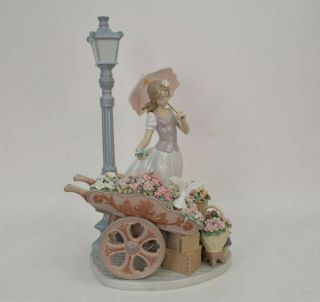 Lladro Flowers For Everyone Sculpture Figurine 6809 Girl