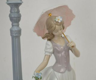 Lladro Flowers for Everyone Sculpture Figurine 6809 Girl 2