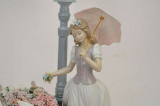 Lladro Flowers for Everyone Sculpture Figurine 6809 Girl 3