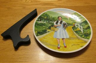 Knowles Collector Plate 1977 - Wizard Of Oz - " Over The Rainbow " With Stand