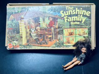 Vintage " The Sunshine Family Home " 1973 Mattel 7801 Plus 7 Dolls
