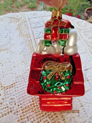 Polonaise Blown Glass Ornament Snoopy On Doghouse Peanuts Christmas Presents