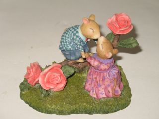 Dakin Figurine Holly Pond Hill Love Is In The Air Mice Nib With