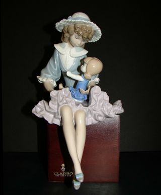 Lladro Porcelain Large Girl With Doll Figurine Sitting On A Wooden Stand 10 3/4 "