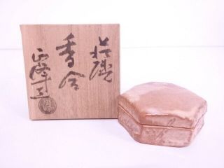 86371 Japanese Tea Ceremony Hagi Ware Hexagonal Incense Container / Kogo