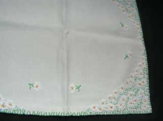 B ' FUL VTG HAND EMBROIDERED MULTI WHITE & YELLOW DAISY SMALL TABLE CENTRE CLOTH 4