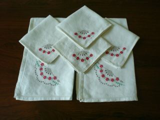 Set Of 2 Tray/trolley Tea Cloths & 4 Napkins.  Pretty Hand Embroidered Fine Linen