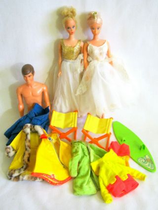 Vintage Mattel Barbie & Ken Doll Clothes & Beach Items 12 Pc W/dolls