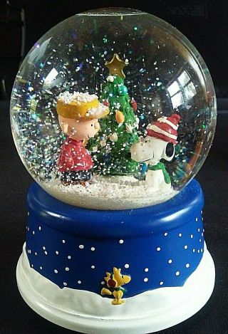 2000 Peanuts,  Musical Christmas Snow Globe,  50th Anniv,  Snoopy,  Charlie,  Hallmrk