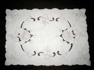 Pretty Vintage Madeira Cut - Work And Embroidery Tray - Cloth