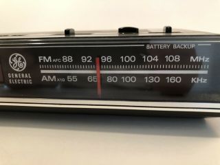 General Electric GE 7 - 4624B AM/FM Alarm Clock Radio Vintage Simulated Woodgrain 2