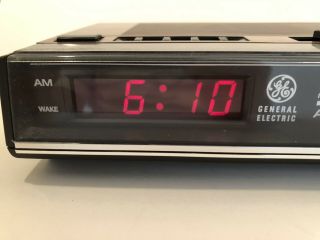 General Electric GE 7 - 4624B AM/FM Alarm Clock Radio Vintage Simulated Woodgrain 3