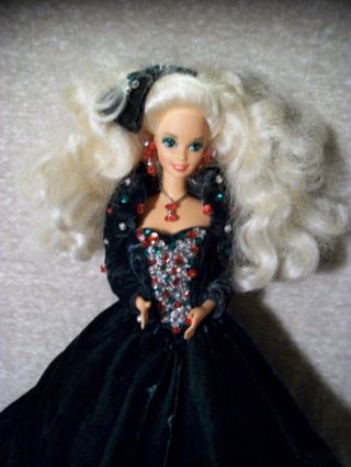 F5 Vintage Collectible,  1991 Holiday Barbie,  Green Velvet Dress