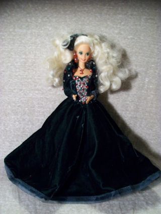 F5 Vintage Collectible,  1991 Holiday Barbie,  Green Velvet Dress 2
