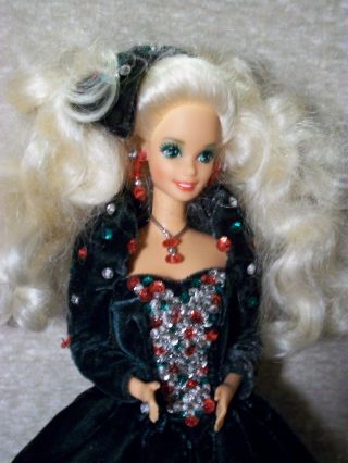 F5 Vintage Collectible,  1991 Holiday Barbie,  Green Velvet Dress 4
