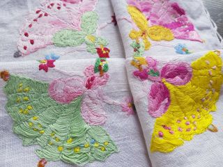 FABULOUS Vintage Hand Embroidered Linen Traycloth with Crinoline Ladies 2