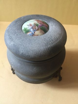 Vintage Round Metal Powder Puff Music Box