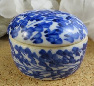Vintage Blue & White Tree Leaf Leaves China Porcelain Round Trinket Box