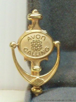 Vintage Avon Calling Lapel Pin Door Knocker Gold Tone Representative Award Badge