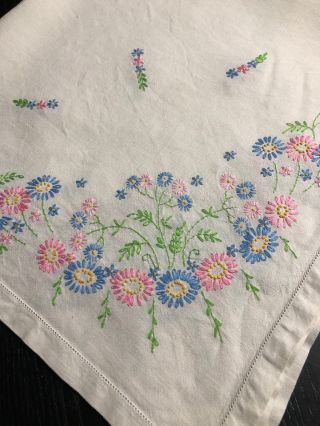 Vintage Daisy Design Hand Embroidered Tablecloth Tea Cloth