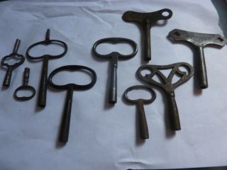 Good Selection Of Antique Iron Bow Top Vienna Type Clock Keys