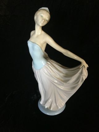 Lladro Porcelain Figurine Dancer 5050 Young Lady Dancer Ballerina