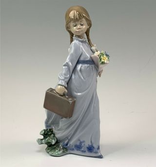 Lladro Collector ' s Society Figurine 1988 School Days 7604 Girl w/ Flowers,  Case 2
