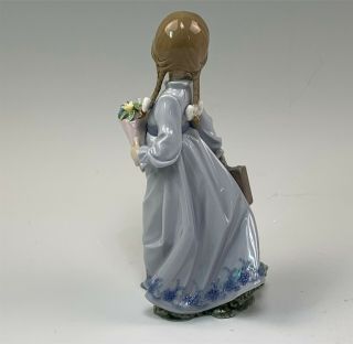 Lladro Collector ' s Society Figurine 1988 School Days 7604 Girl w/ Flowers,  Case 5