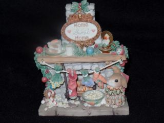 Enesco Blushing Bunnies - Country Sentiments 468711 Christmas Fireplace