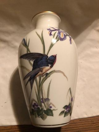1980 Limited Edition Franklin Porcelain " The Meadowland Bird Vase " 11 1/2 "