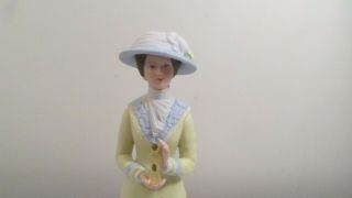 Avon Mrs Albee Figurine Iii 1917 - 1 The 1980 Albee Award,  Made In Japan